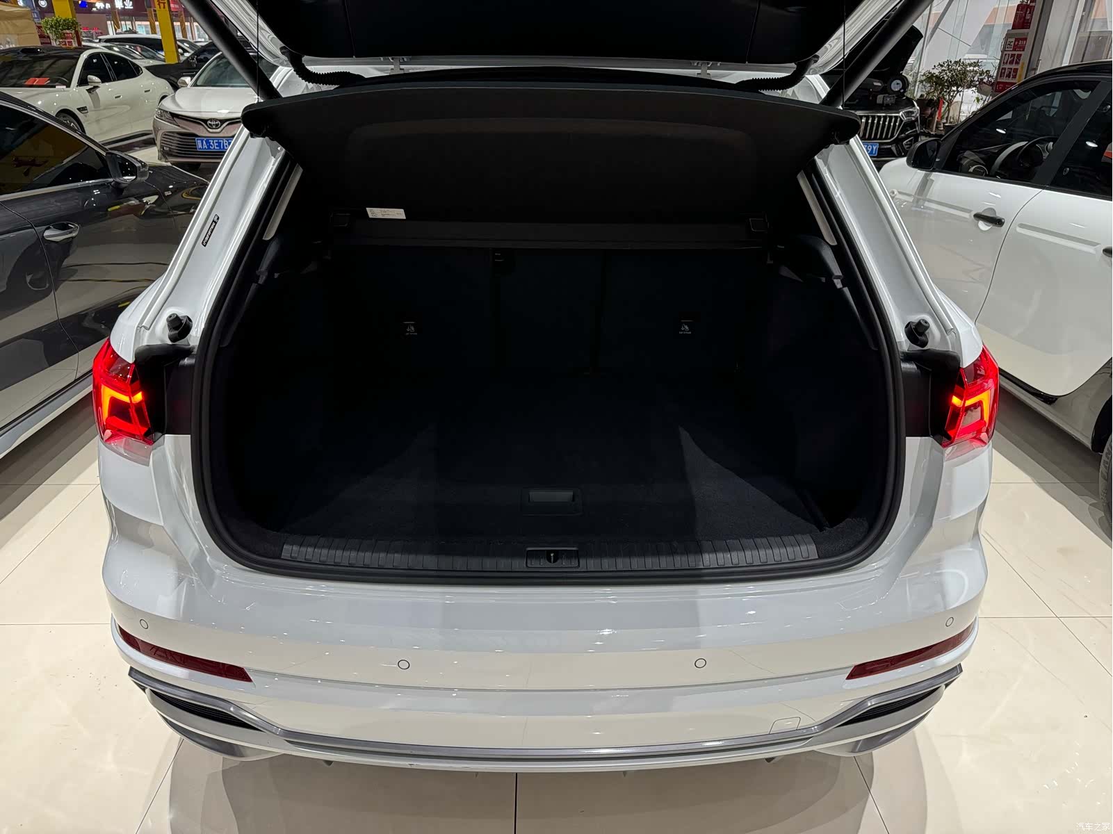 Audi Q3, 2023 16