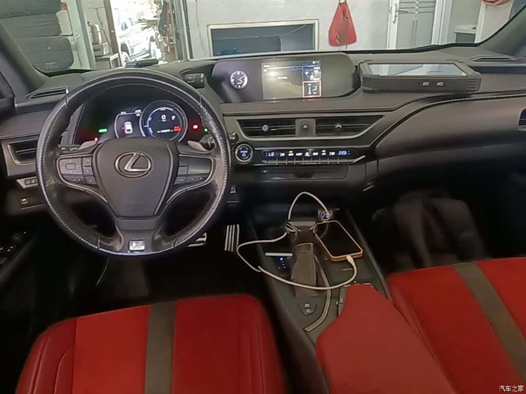 Lexus UX, 2019 10