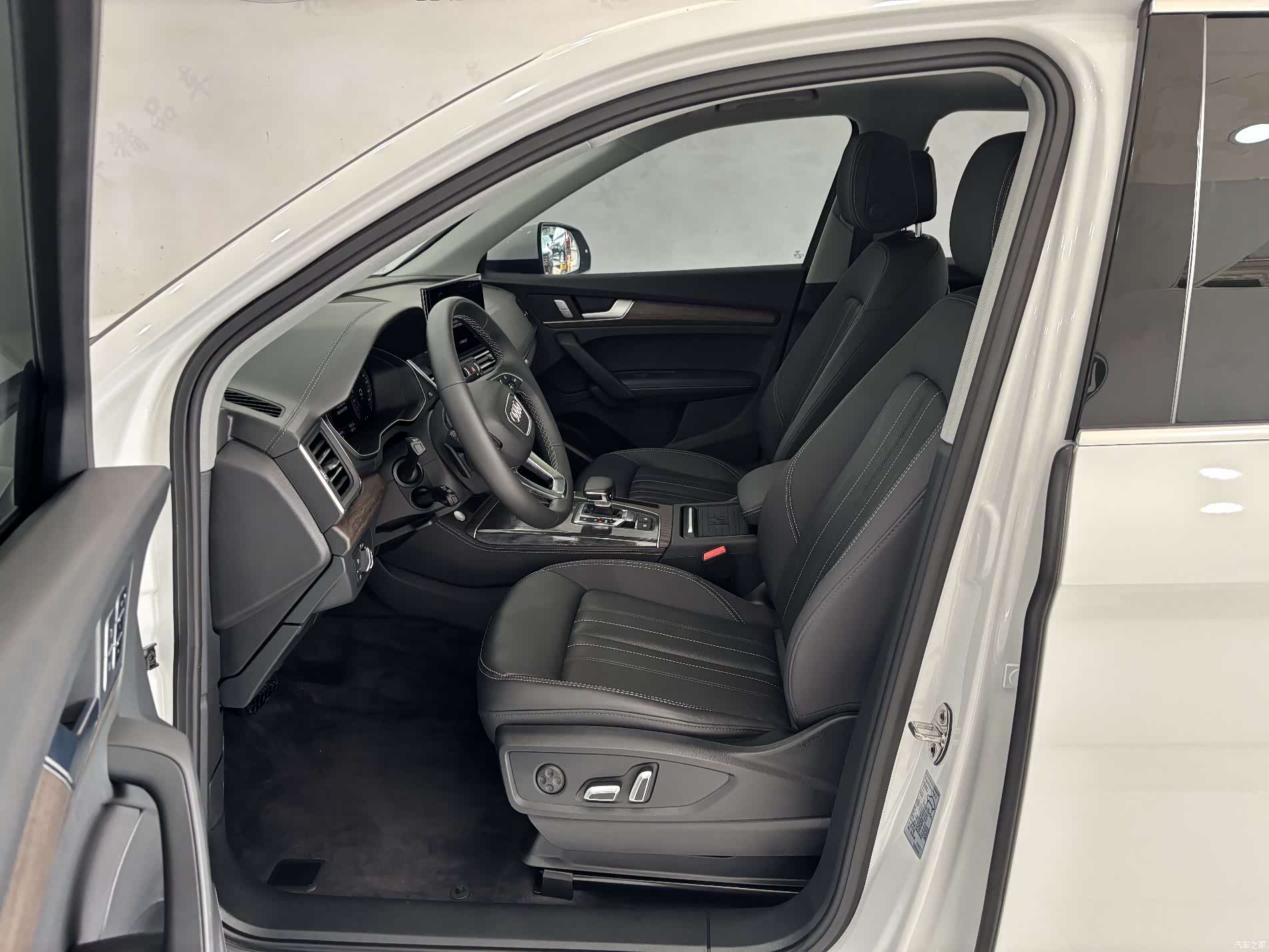 Audi Q5L, 2024 11