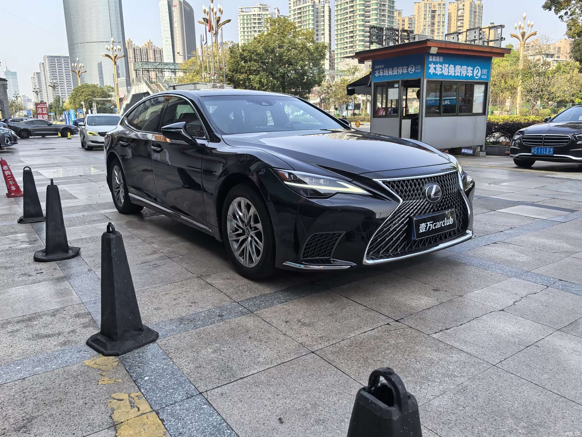 Lexus LS, 2021 3