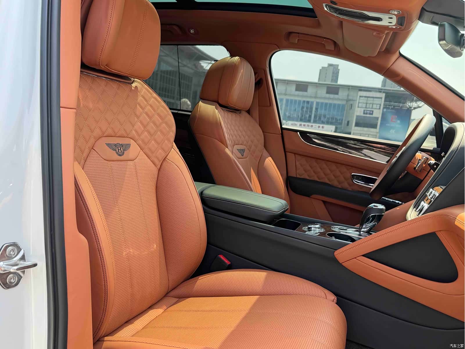 Bentley Bentayga, 2022 20
