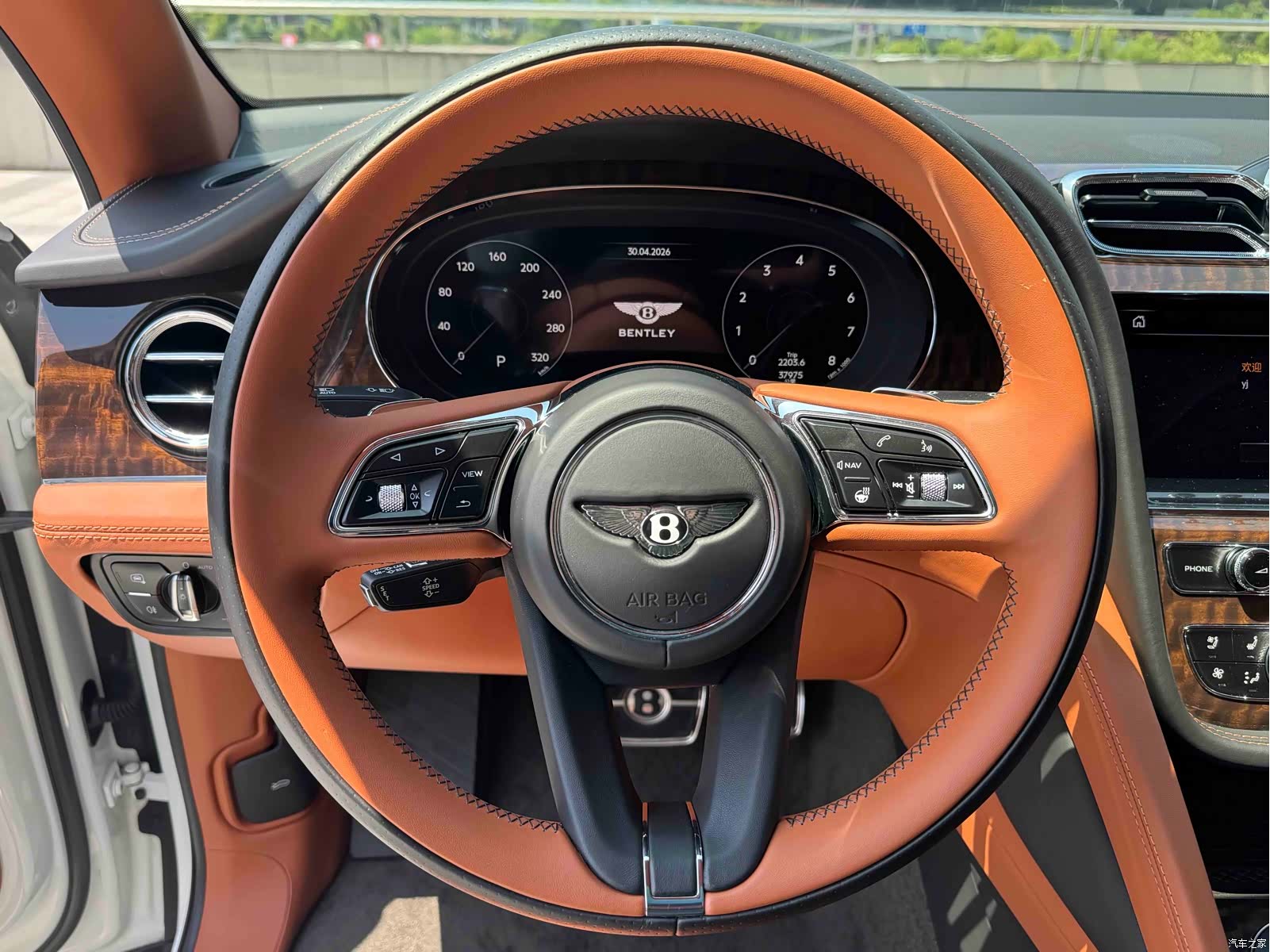 Bentley Bentayga, 2022 10