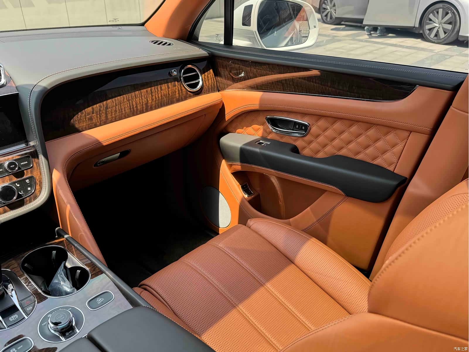 Bentley Bentayga, 2022 14