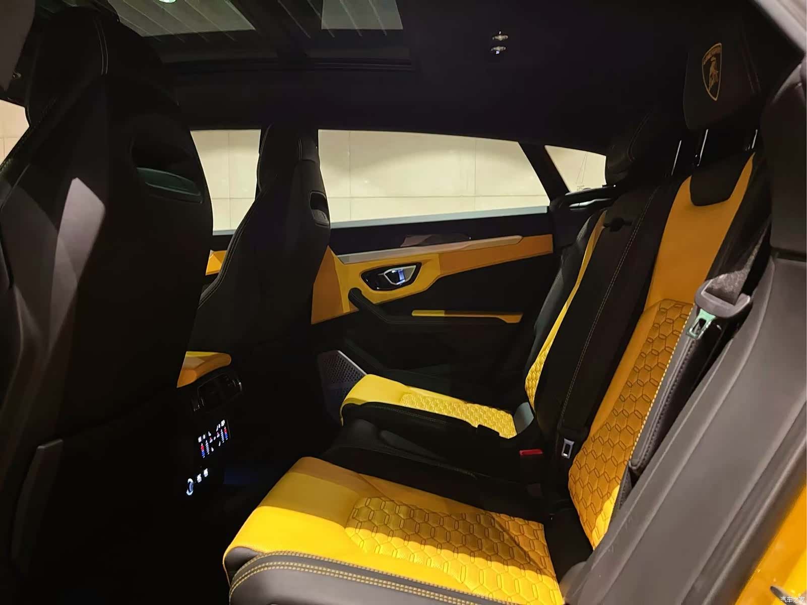 Lamborghini Urus, 2023 8