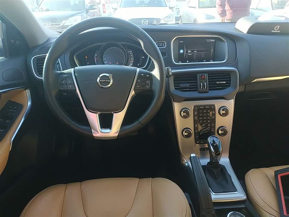 Volvo V40