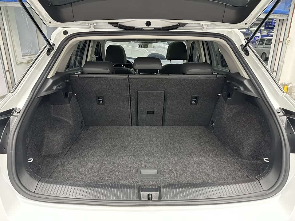 Volkswagen T-ROC exploring Songs