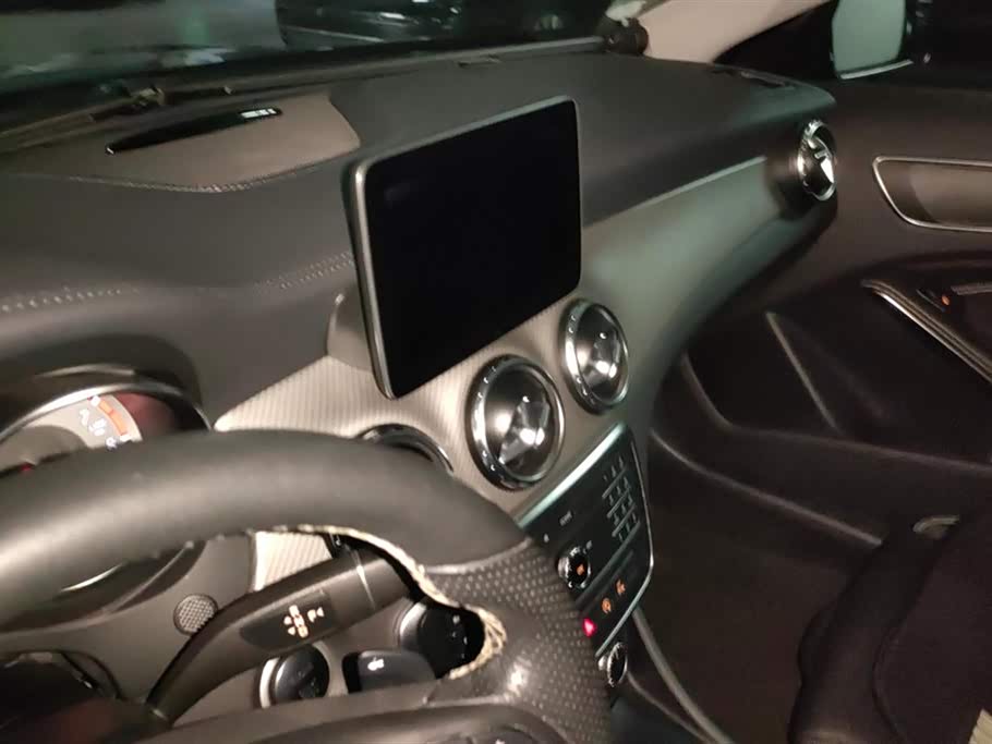 Mercedes-Benz GLA Mercedes-Benz GLA