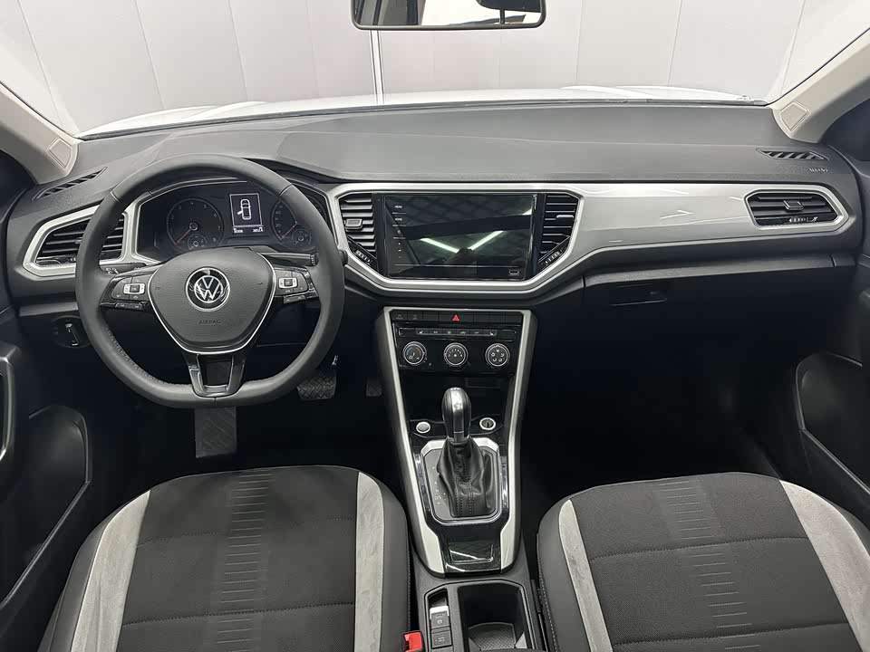 Volkswagen T-ROC exploring Songs