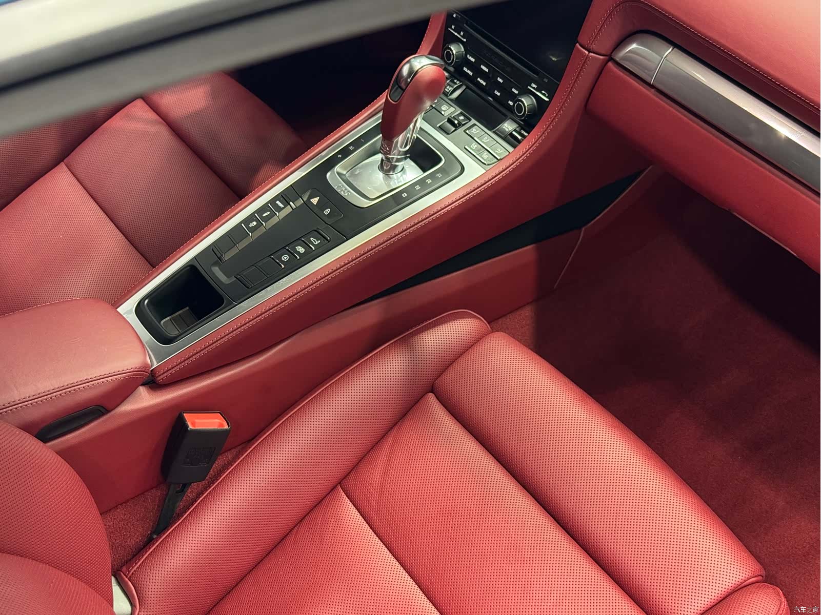 Porsche Cayman, 2019 39