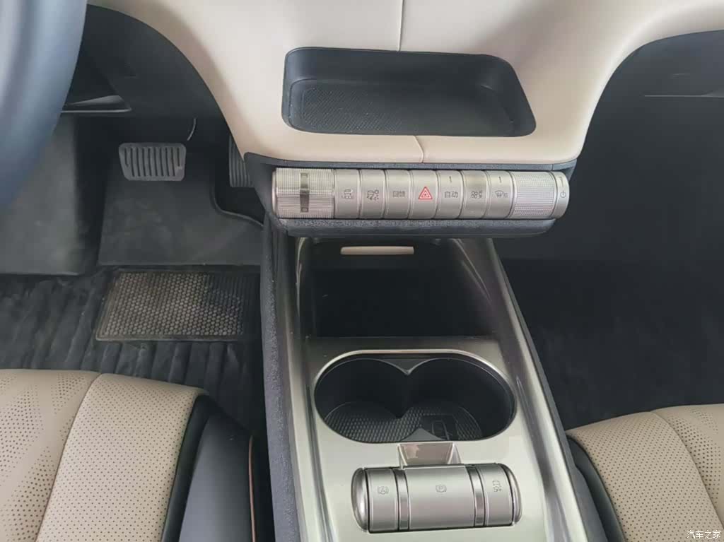 BYD Dolphin, 2023 14