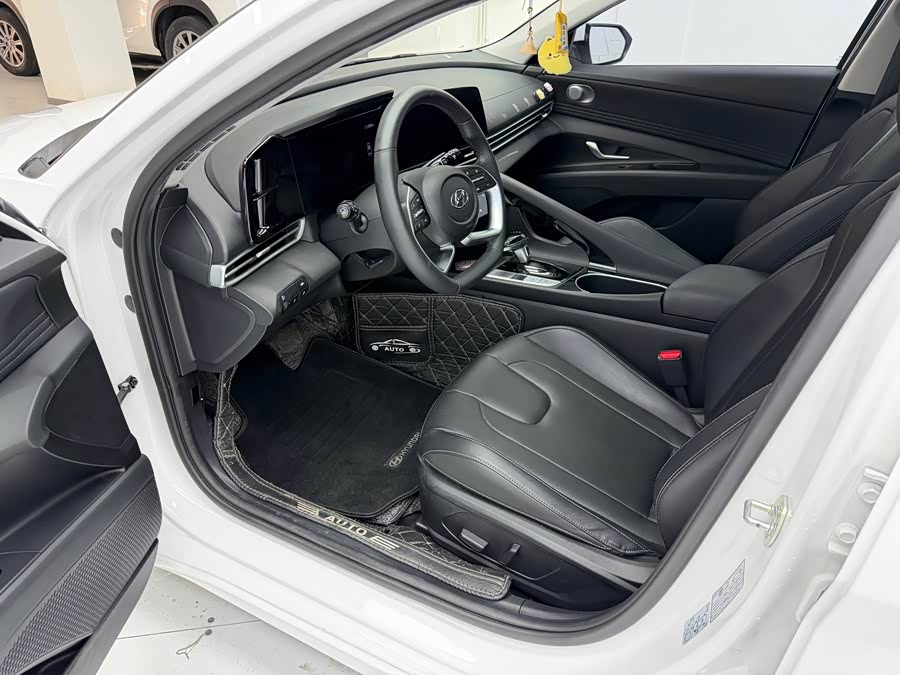 Hyundai Elantra 2023, фото 14