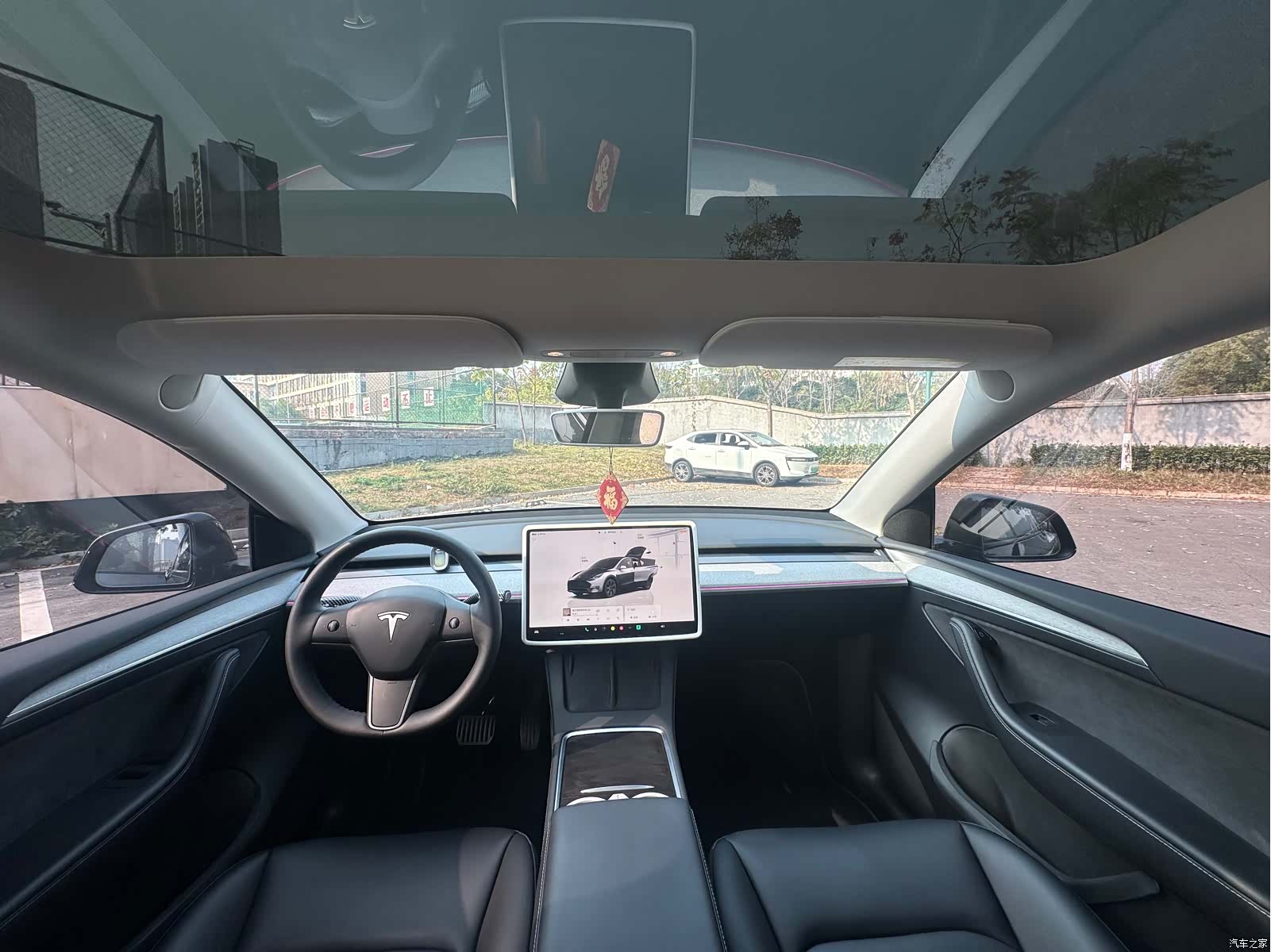 Tesla Model Y, 2025 9