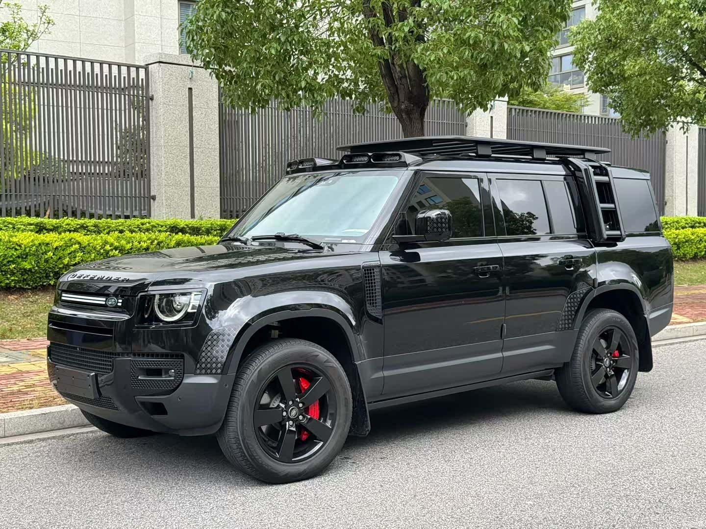 Land Rover Defender, 2024 1