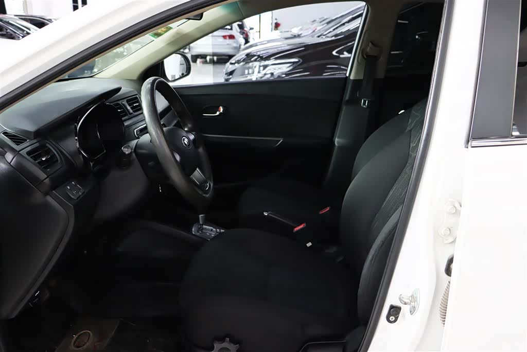 Kia K2, 2013 4