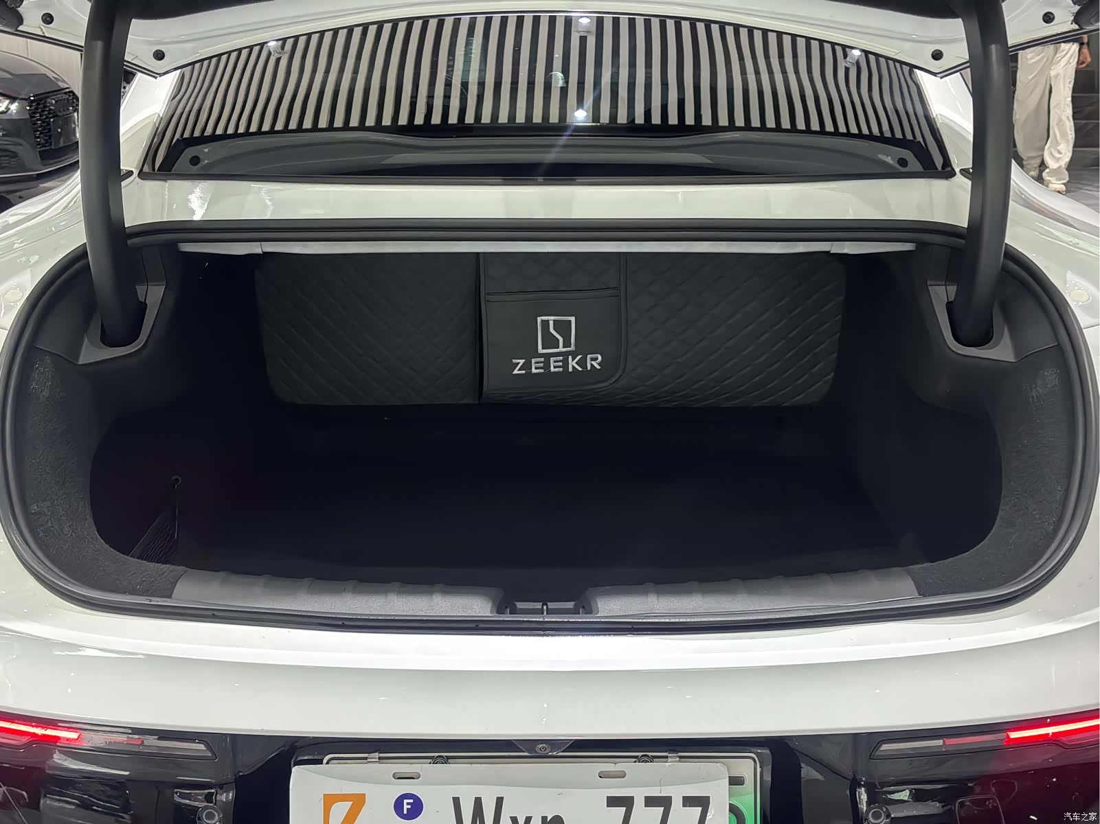 Zeekr 007, 2024 27