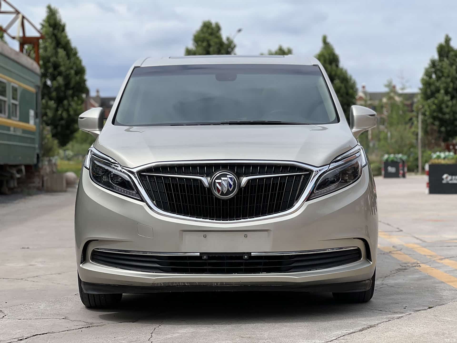 Buick GL8, 2020 3
