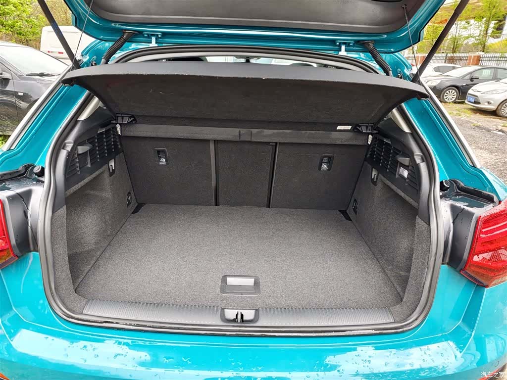 Audi Q2L, 2020 13