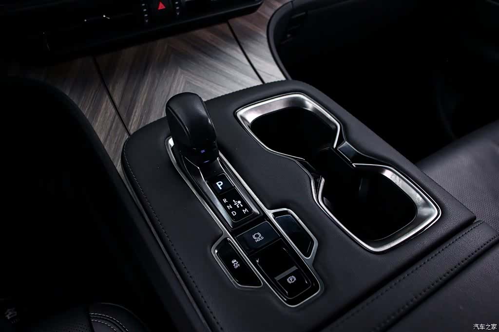 Lexus LM, 2024 9