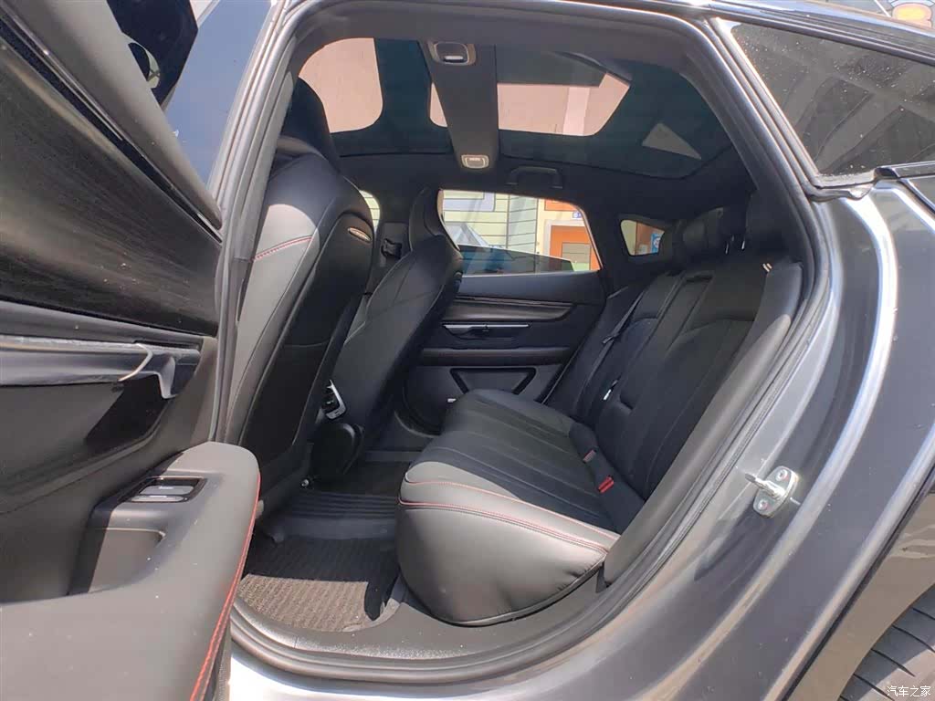 Xpeng P7, 2022 13