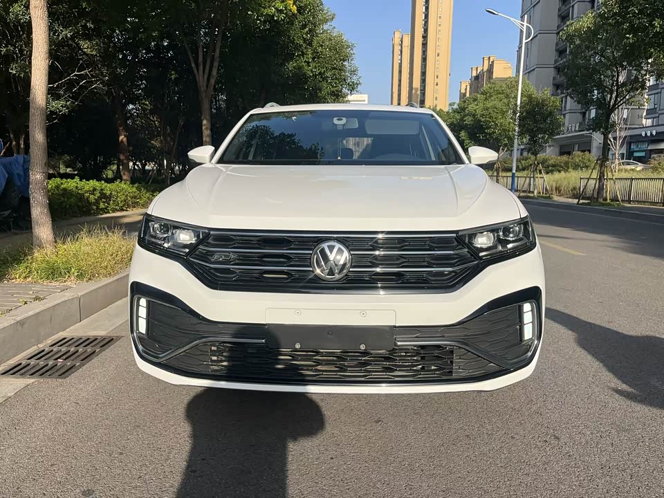Volkswagen T-ROC exploring Songs