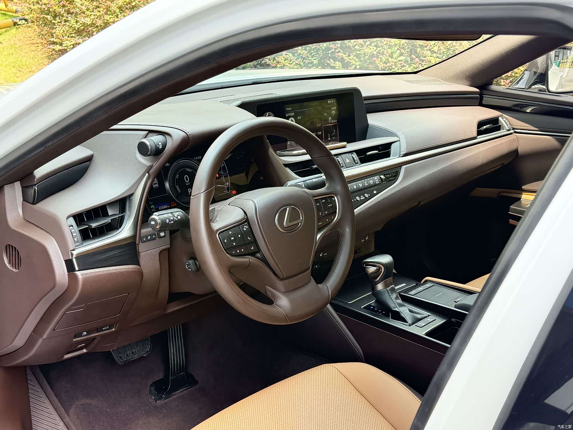 Lexus ES, 2020 11