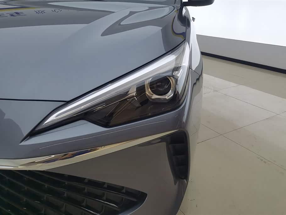 Roewe i5