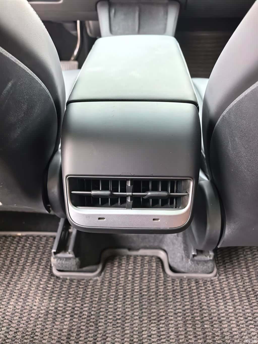 Tesla Model Y, 2024 11