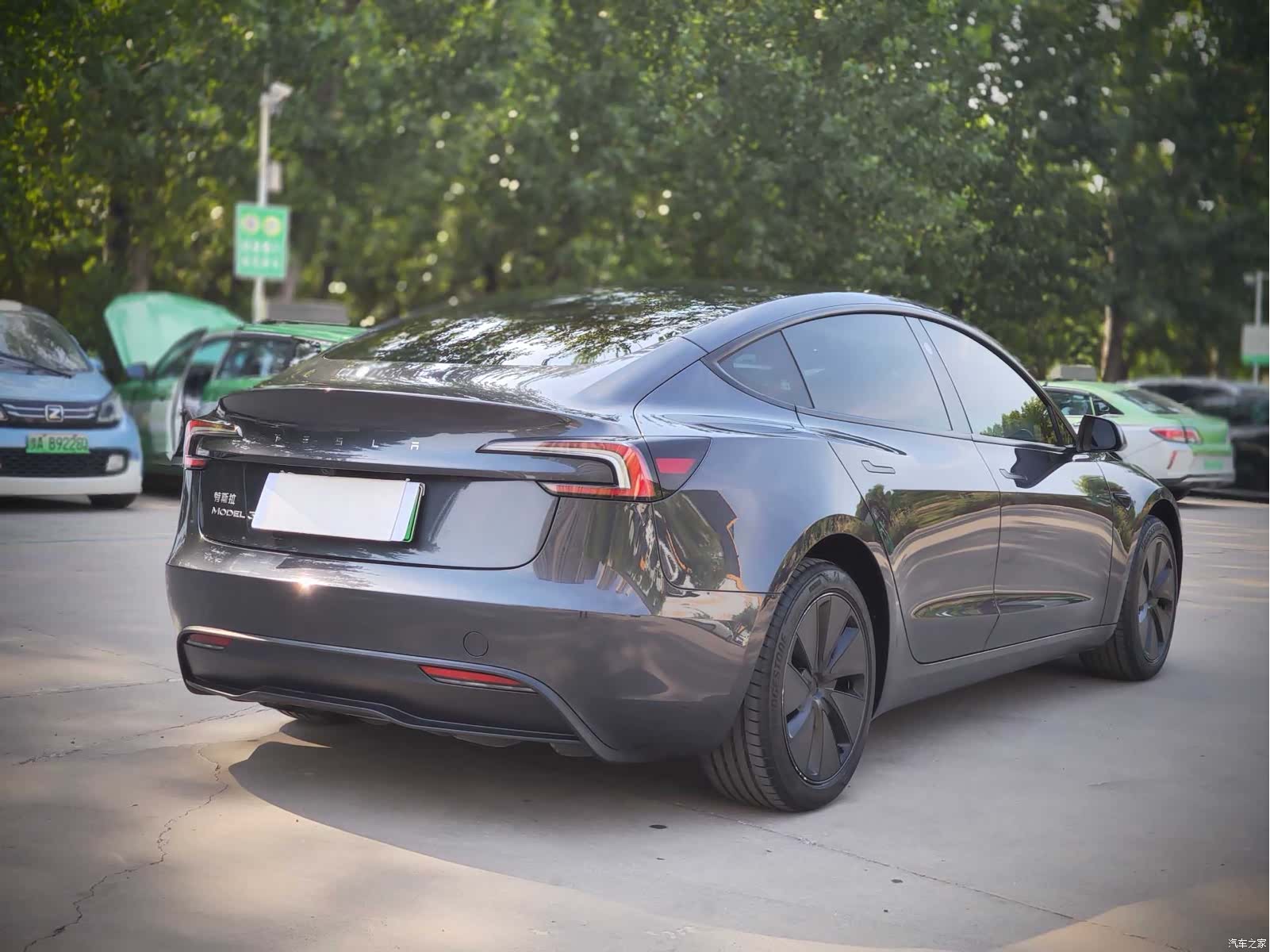 Tesla Model 3, 2025 4