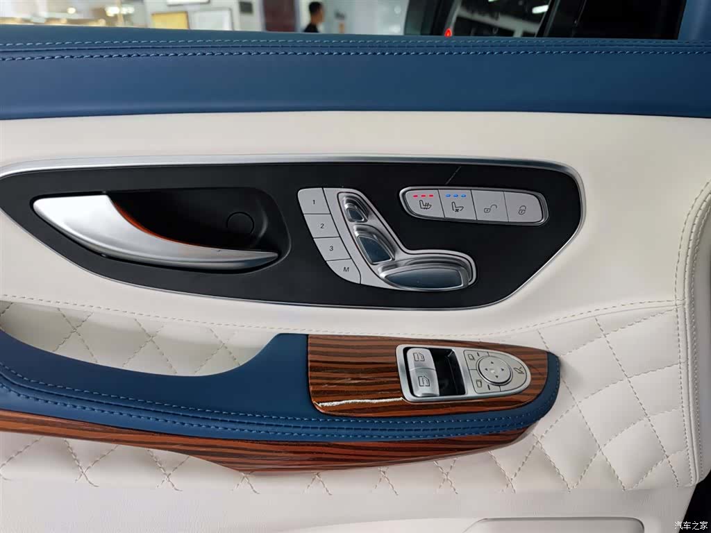 Mercedes-Benz V-Class, 2023 26