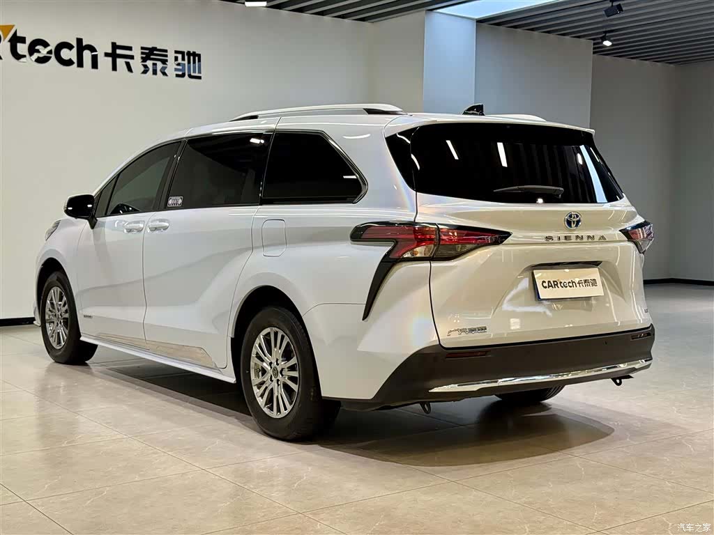 Toyota Sienna, 2023 все фото