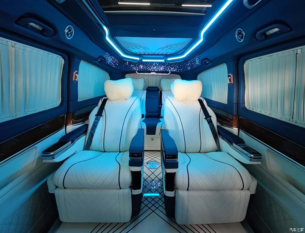Mercedes-Benz V-Class, 2023 10