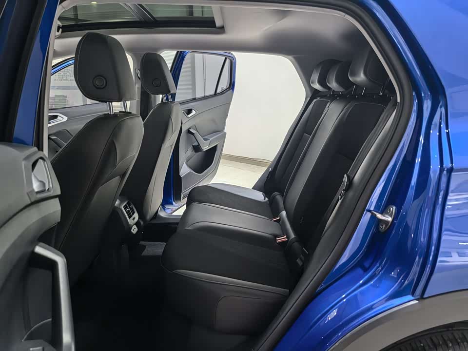 Volkswagen Exploring the shadow