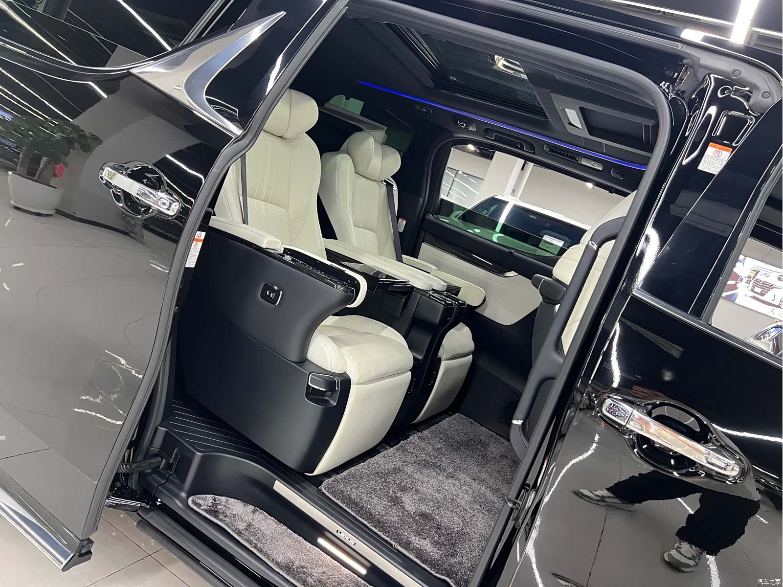 Lexus LM, 2021 13