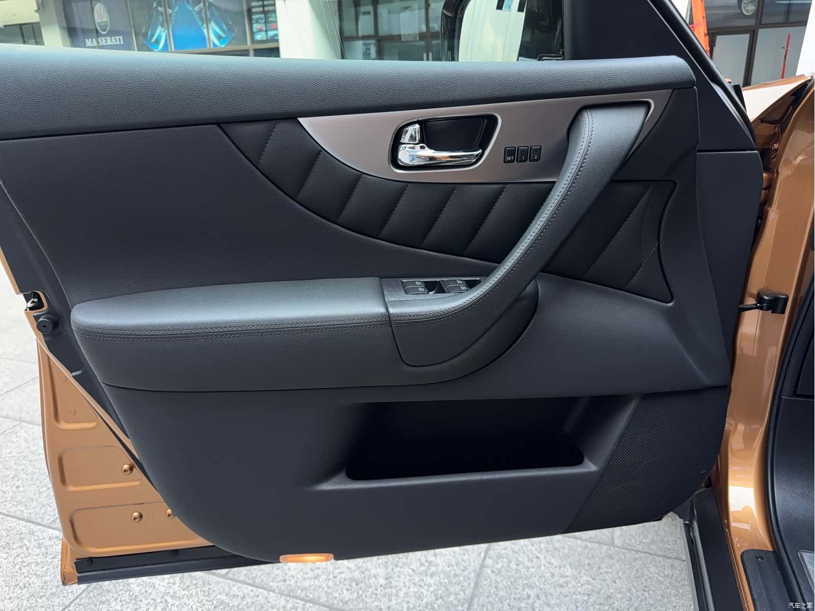 Infiniti FX35, 2011 25