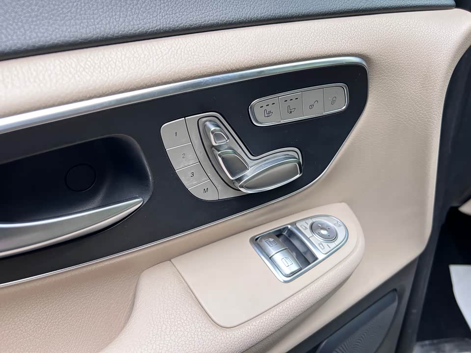 Mercedes-Benz V-class