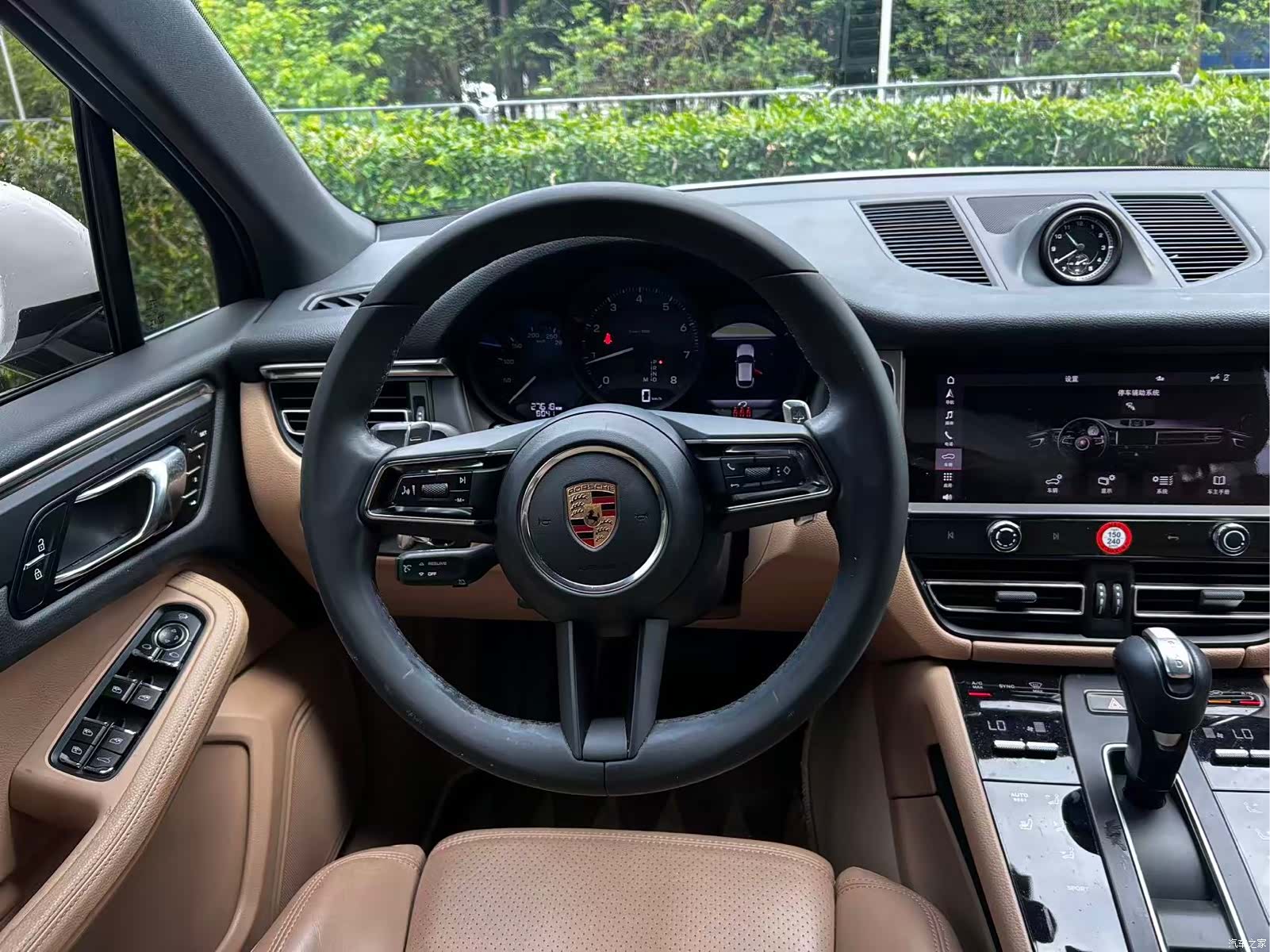 Porsche Macan, 2024 все фото