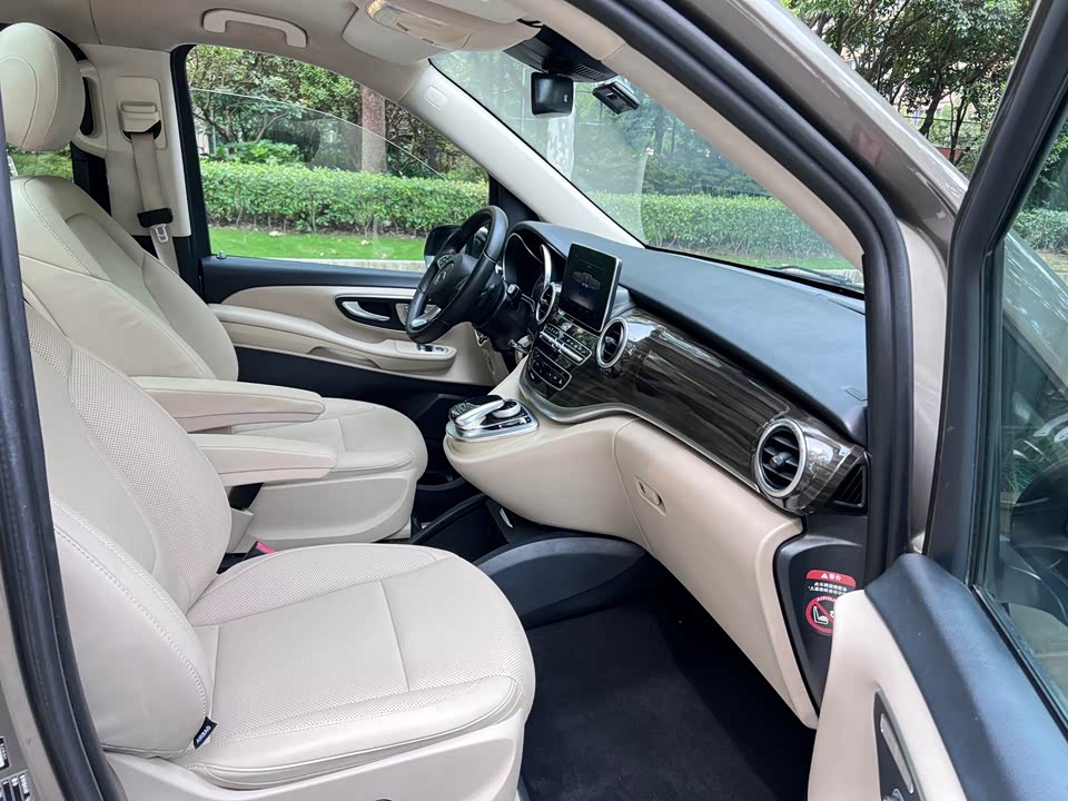 Mercedes-Benz V-class