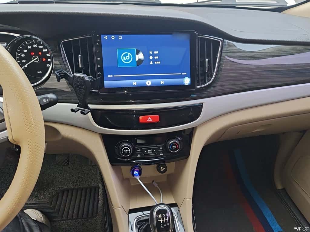 Wuling 730, 2017 6