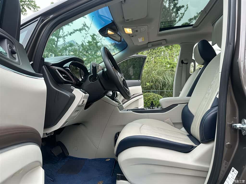 Buick GL8, 2022 4