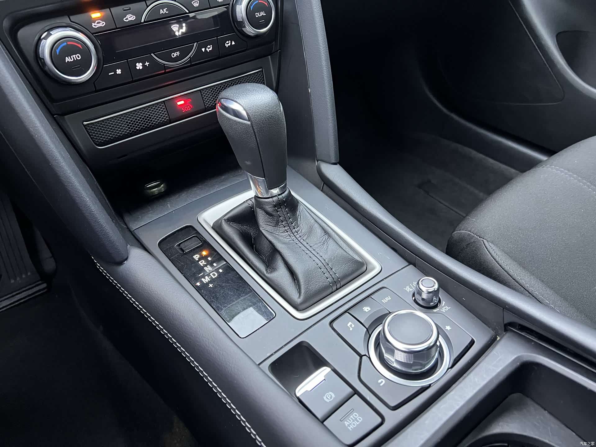 Mazda CX-4, 2023 10