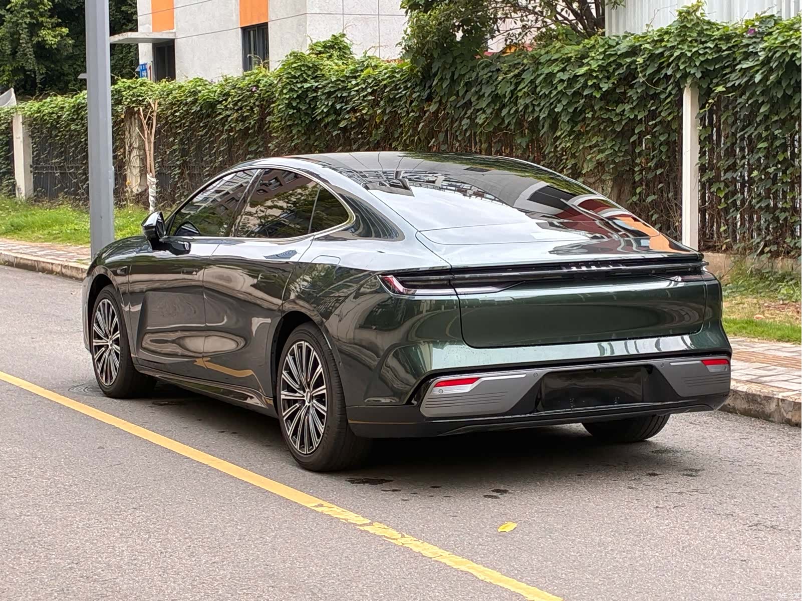 Geely 8, 2025 8