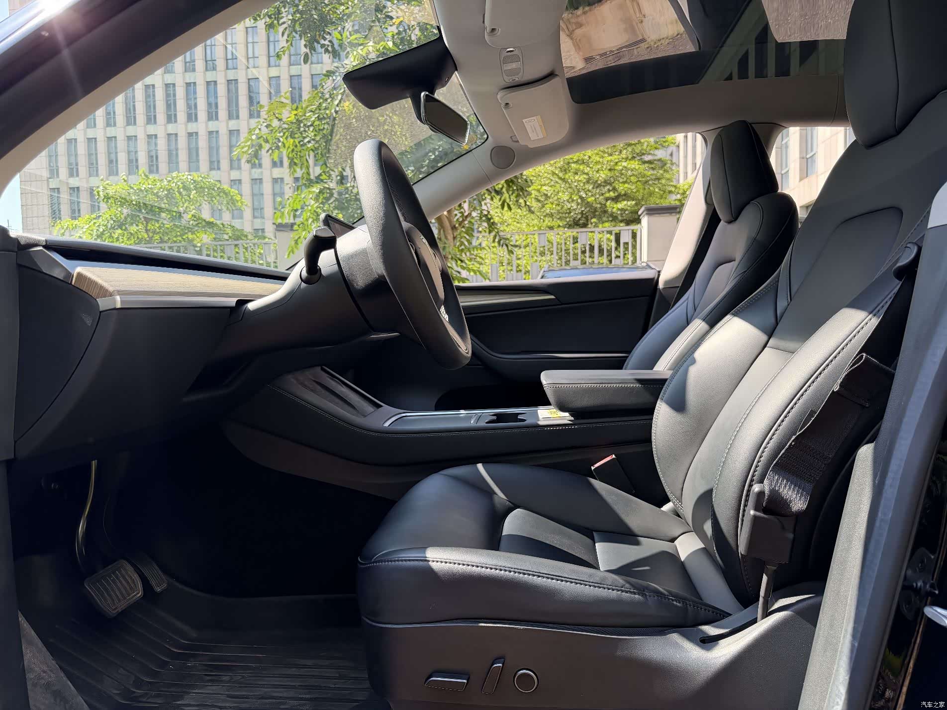Tesla Model Y, 2022 все фото
