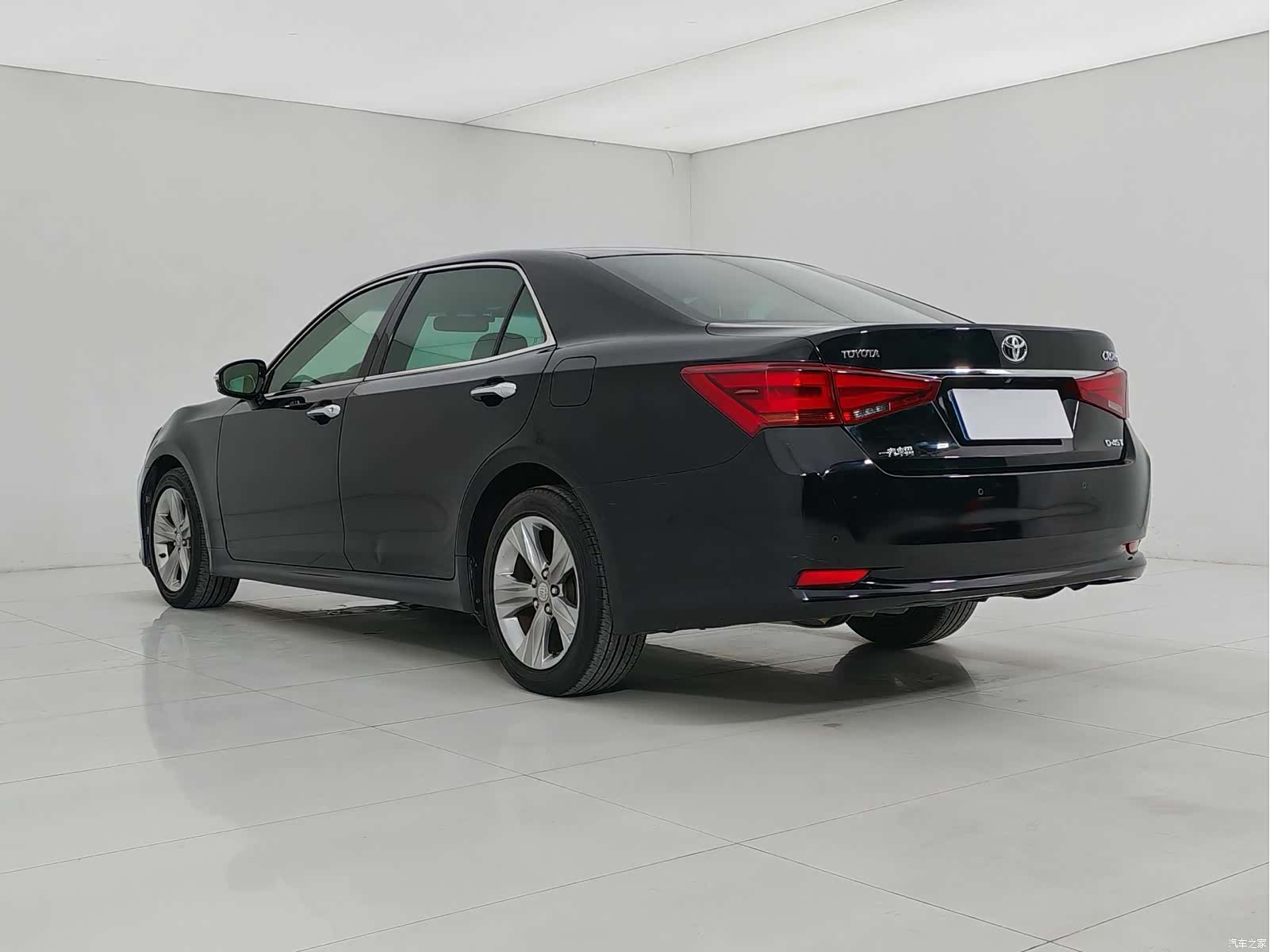 Toyota Crown, 2016 4