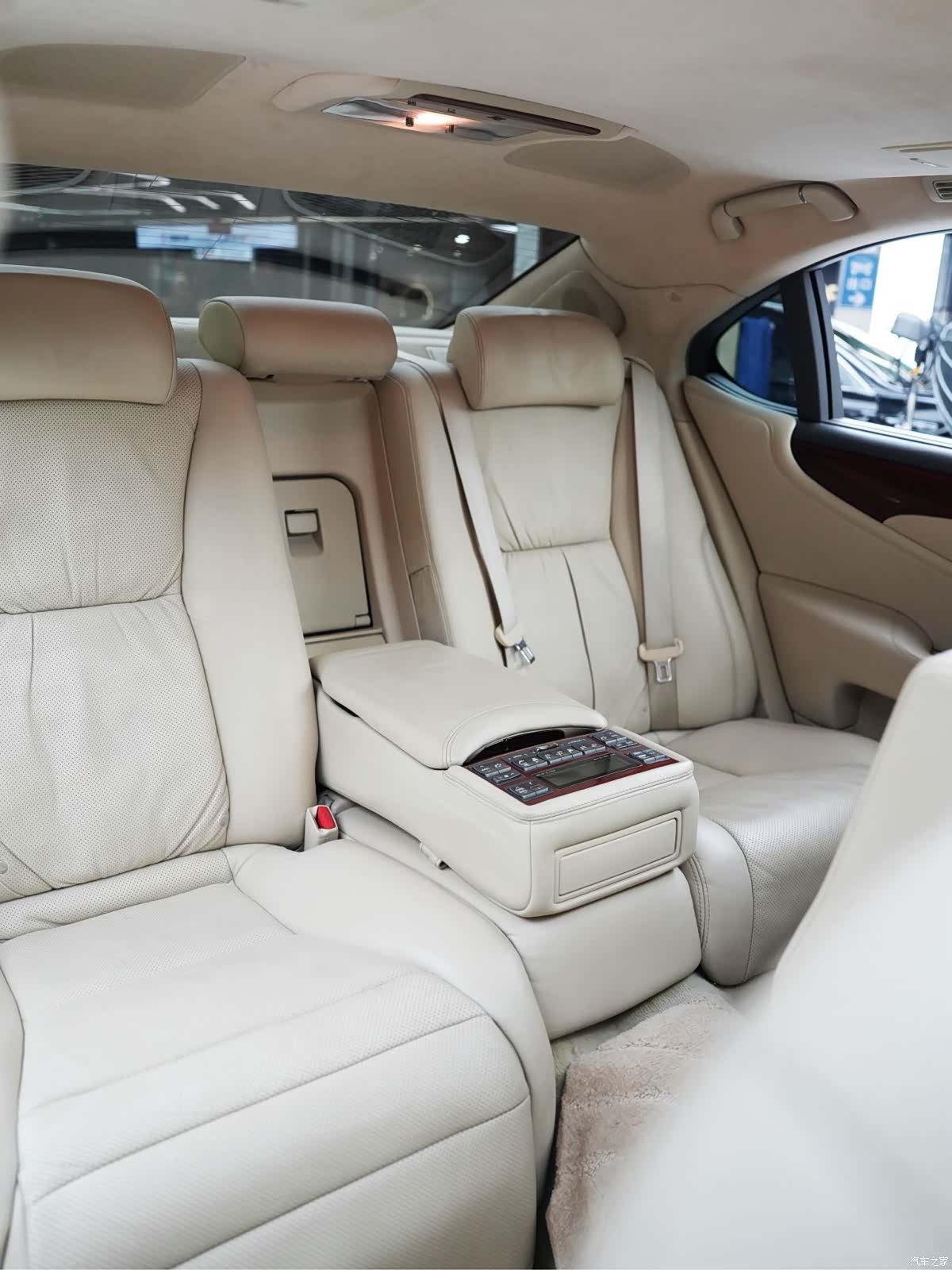 Lexus LS, 2010 8