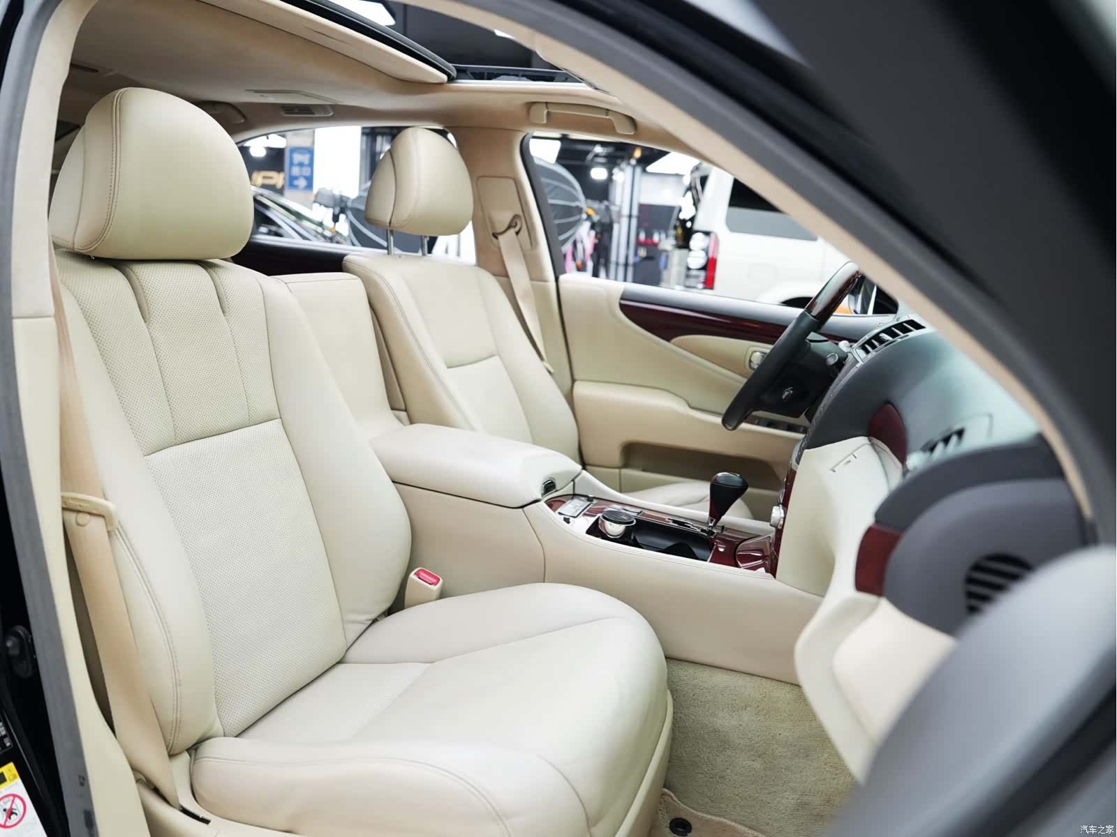 Lexus LS, 2010 15