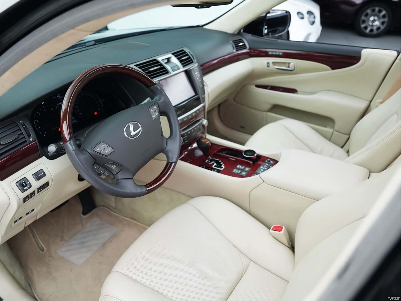 Lexus LS, 2010 11