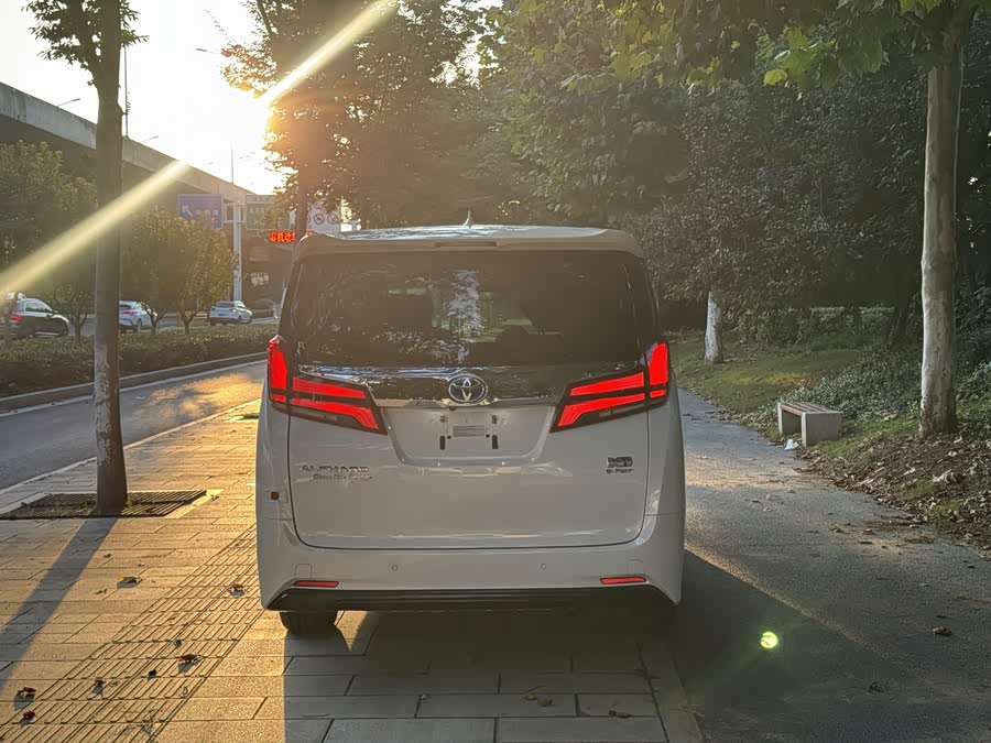 Toyota Alphard 2021, фото 6