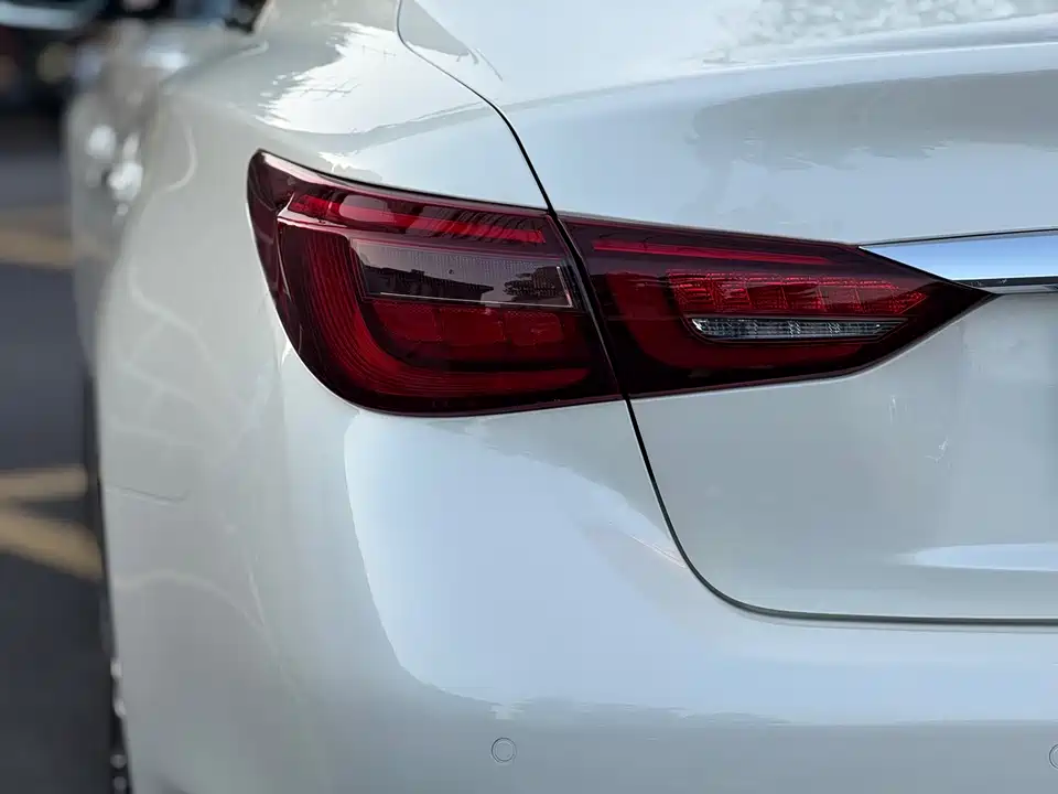 Infiniti Q50L