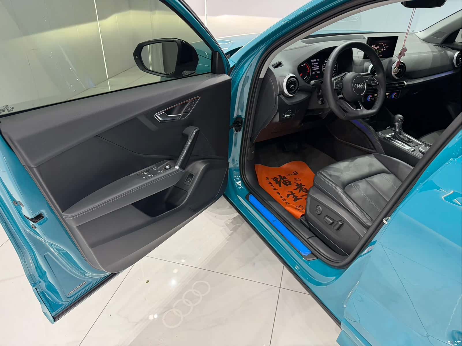 Audi Q2L, 2023 7