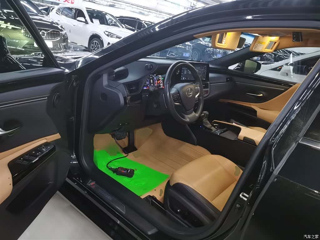 Lexus ES, 2023 12